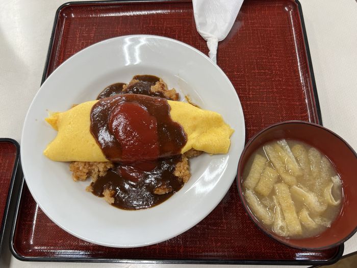 オムライス・みそ汁付き
