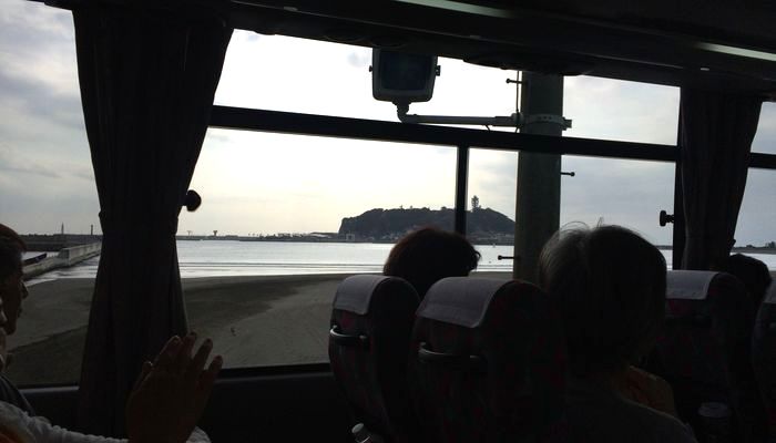 バスから見える江ノ島